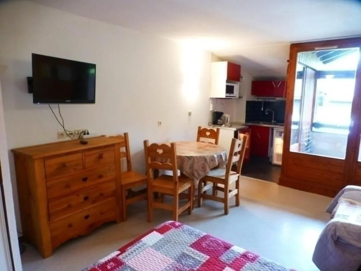 Studio Avec Balcon Expose Est, Parking Et Wifi Inclus - Brides-Les-Bains - Fr-1-512-186 0*,  France