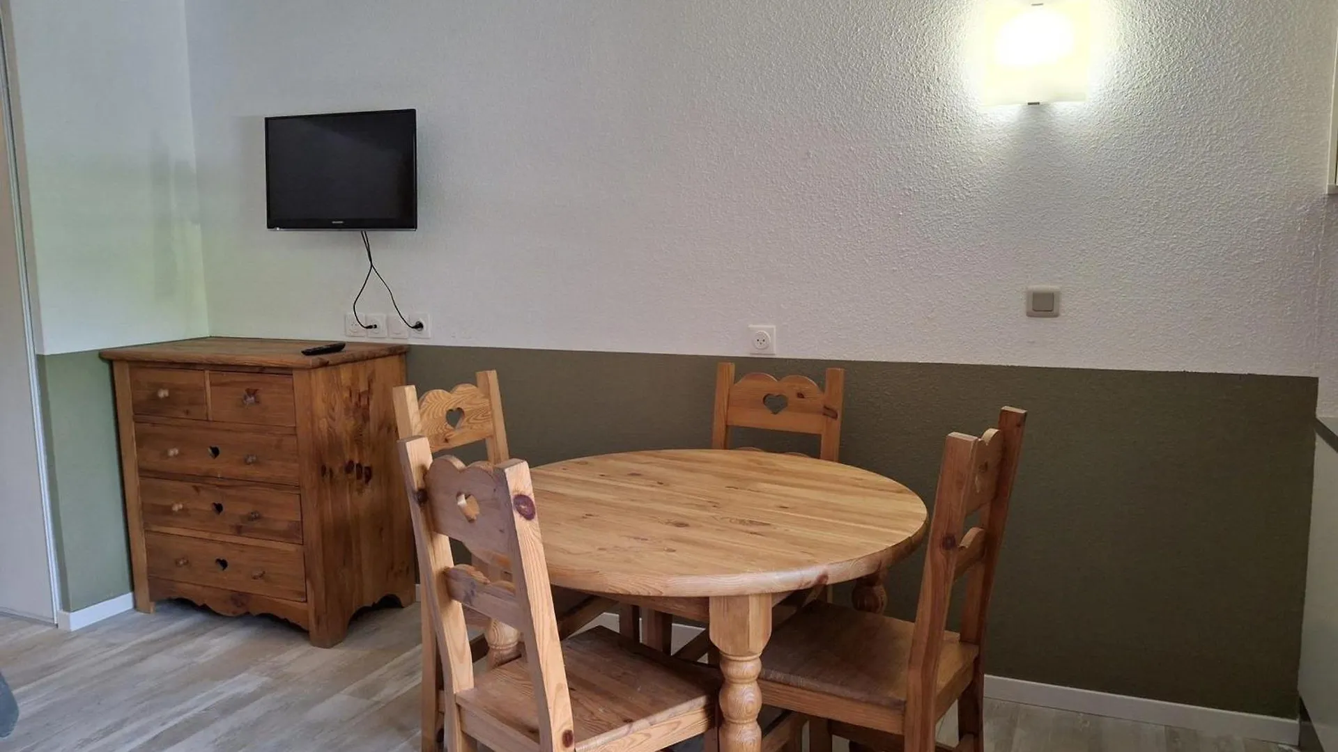Studio Avec Balcon Expose Est, Parking Et Wifi Inclus - Brides-Les-Bains - Fr-1-512-186