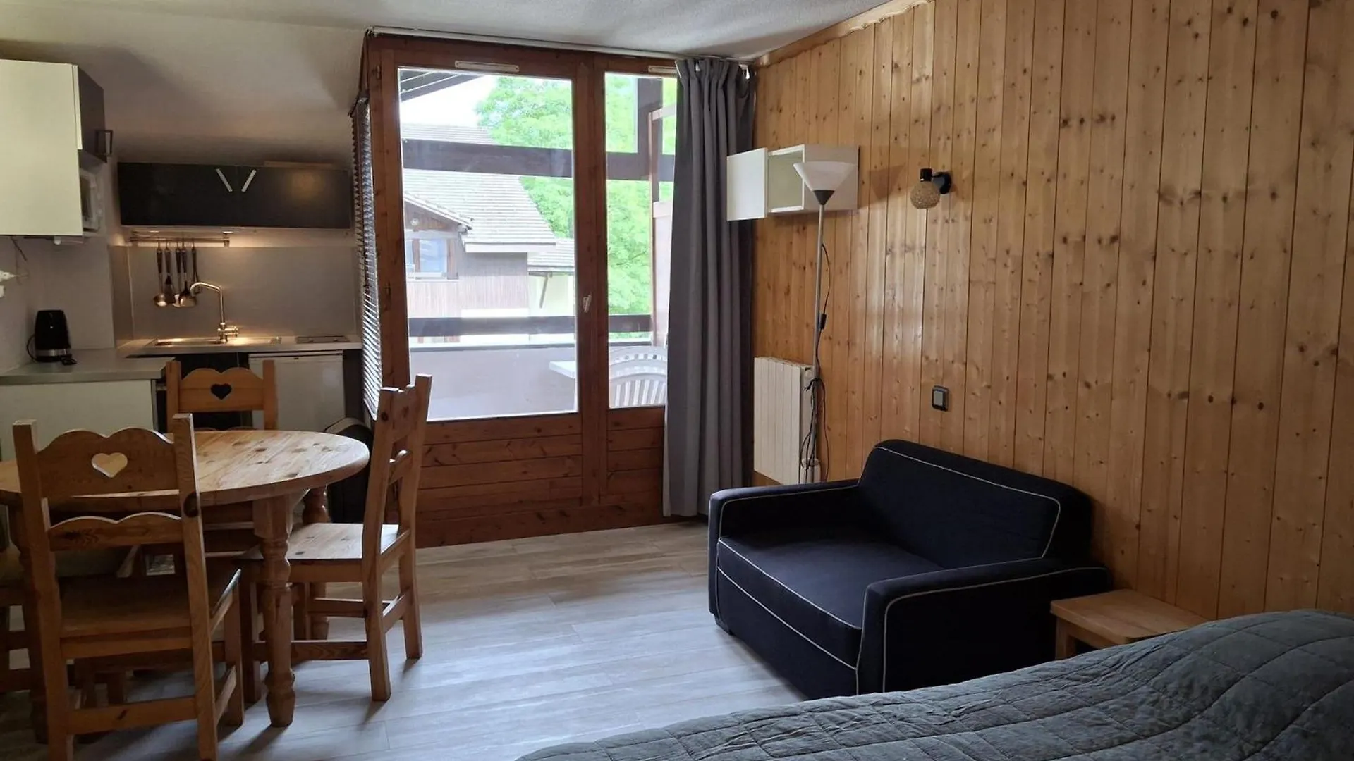 Apartment Studio Avec Balcon Expose Est, Parking Et Wifi Inclus - Brides-Les-Bains - Fr-1-512-186